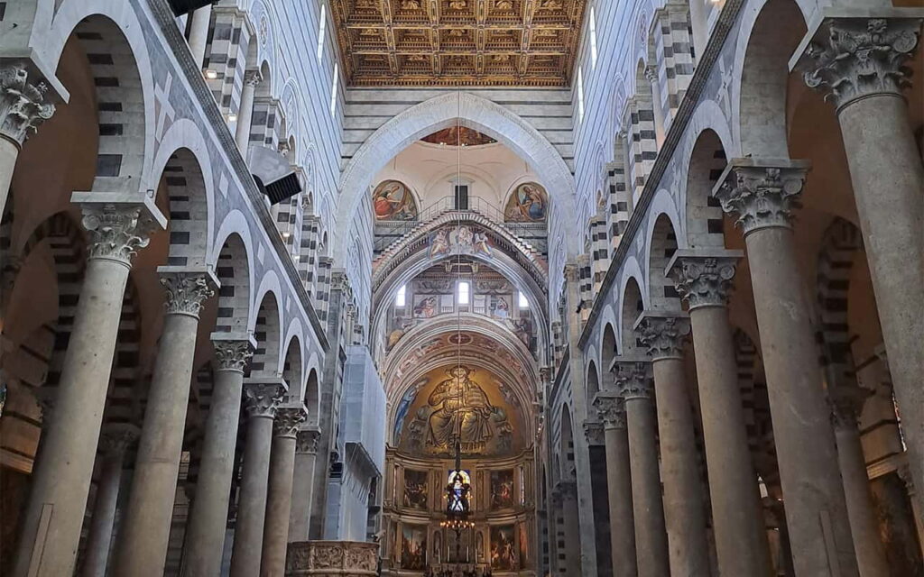 interior de la catedral de pisa