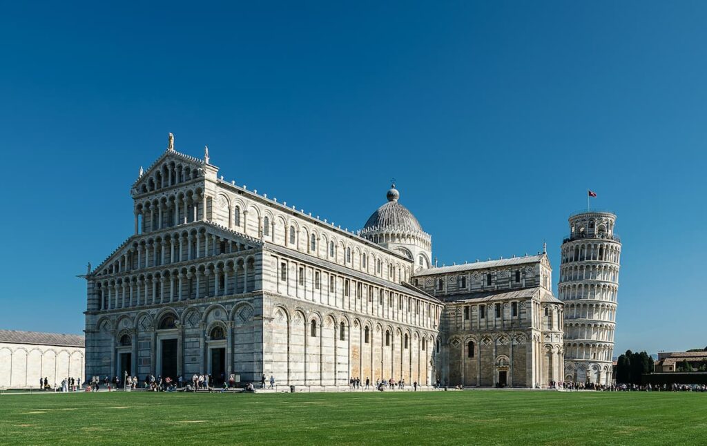 piazza dei miracoli pisa